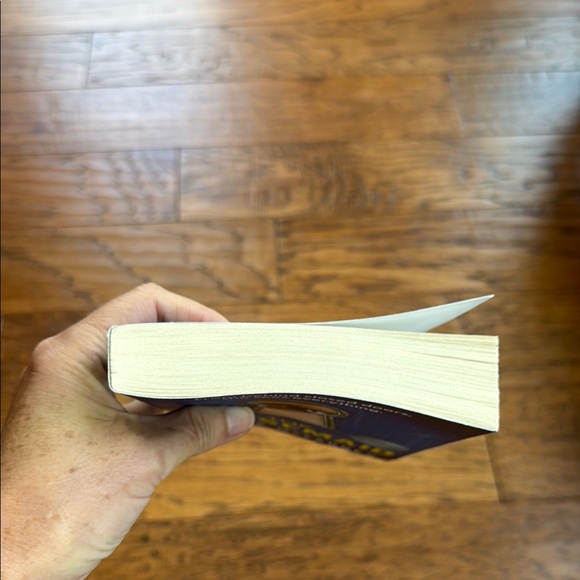 The Housemaid by Freida McFadden Book - Picture 2 of 5